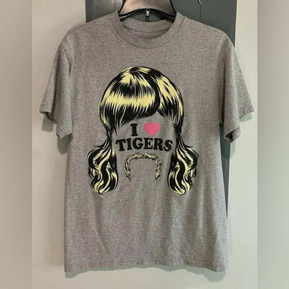 Tiger King Gray Graphic T-Shirt with I Love Tigers Print